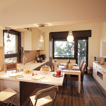 Eur Bright Spacious Terraced Apartment With Private Parking Only For Small Cars Rome Buitenkant foto
