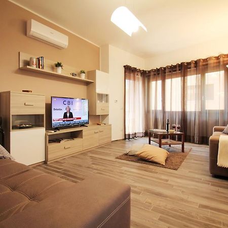 Eur Bright Spacious Terraced Apartment With Private Parking Only For Small Cars Rome Buitenkant foto