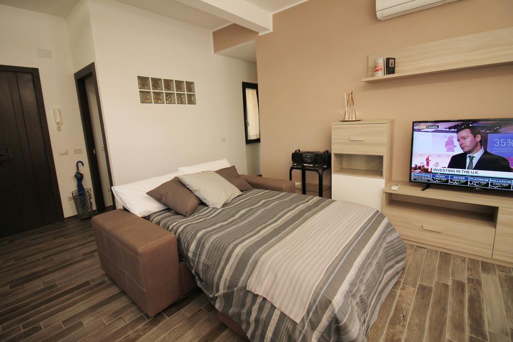 Eur Bright Spacious Terraced Apartment With Private Parking Only For Small Cars Rome Buitenkant foto
