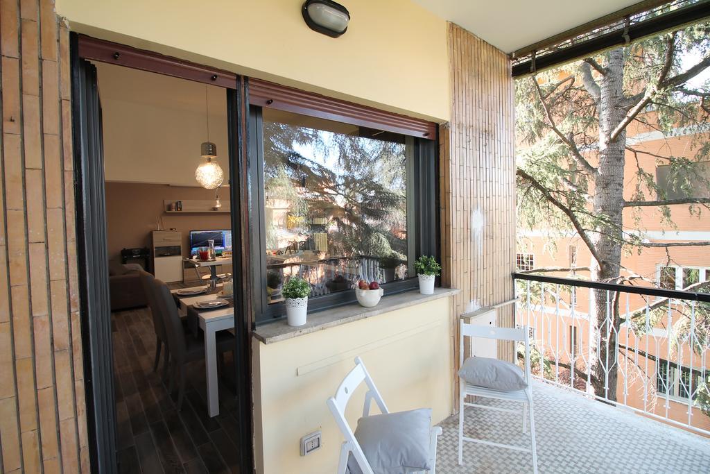 Eur Bright Spacious Terraced Apartment With Private Parking Only For Small Cars Rome Buitenkant foto