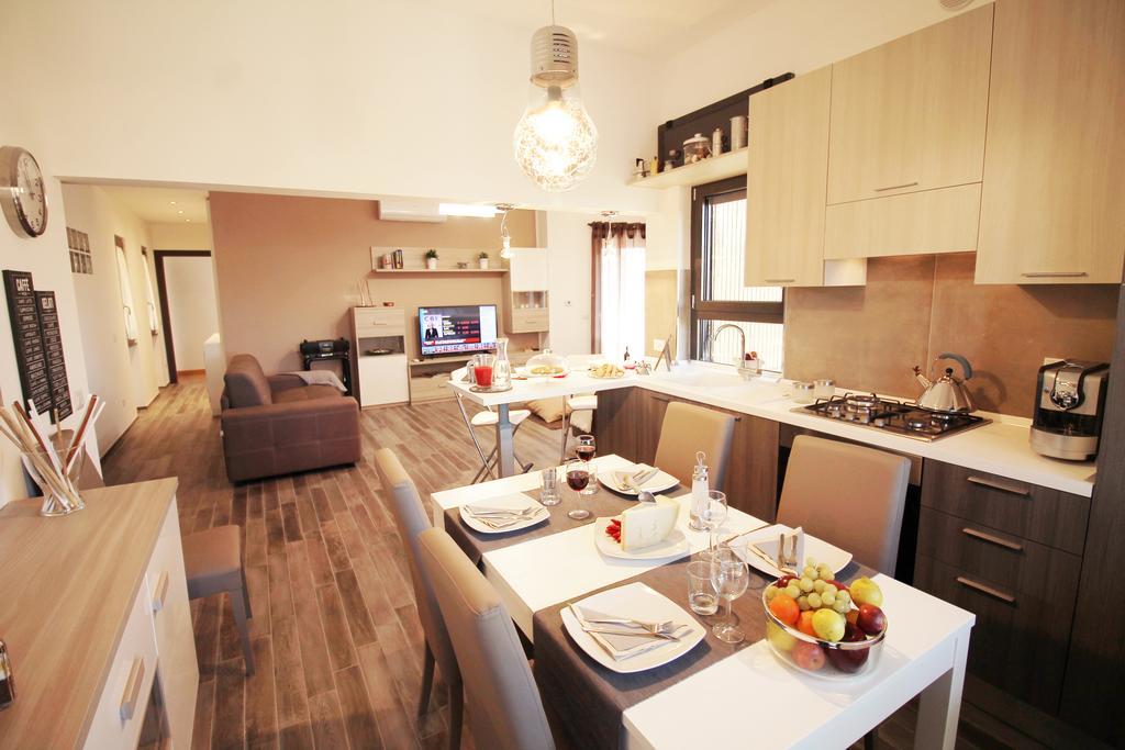 Eur Bright Spacious Terraced Apartment With Private Parking Only For Small Cars Rome Buitenkant foto