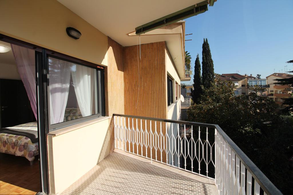 Eur Bright Spacious Terraced Apartment With Private Parking Only For Small Cars Rome Buitenkant foto