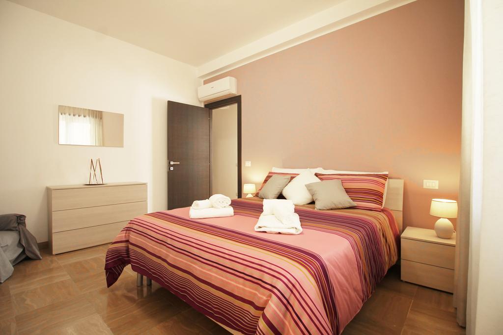 Eur Bright Spacious Terraced Apartment With Private Parking Only For Small Cars Rome Buitenkant foto