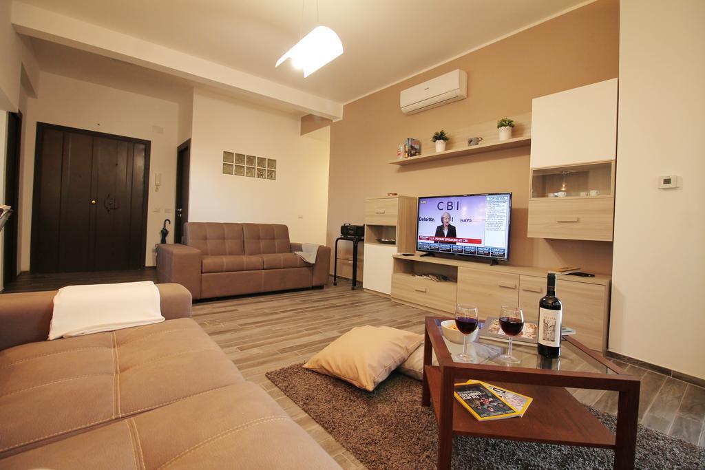 Eur Bright Spacious Terraced Apartment With Private Parking Only For Small Cars Rome Buitenkant foto