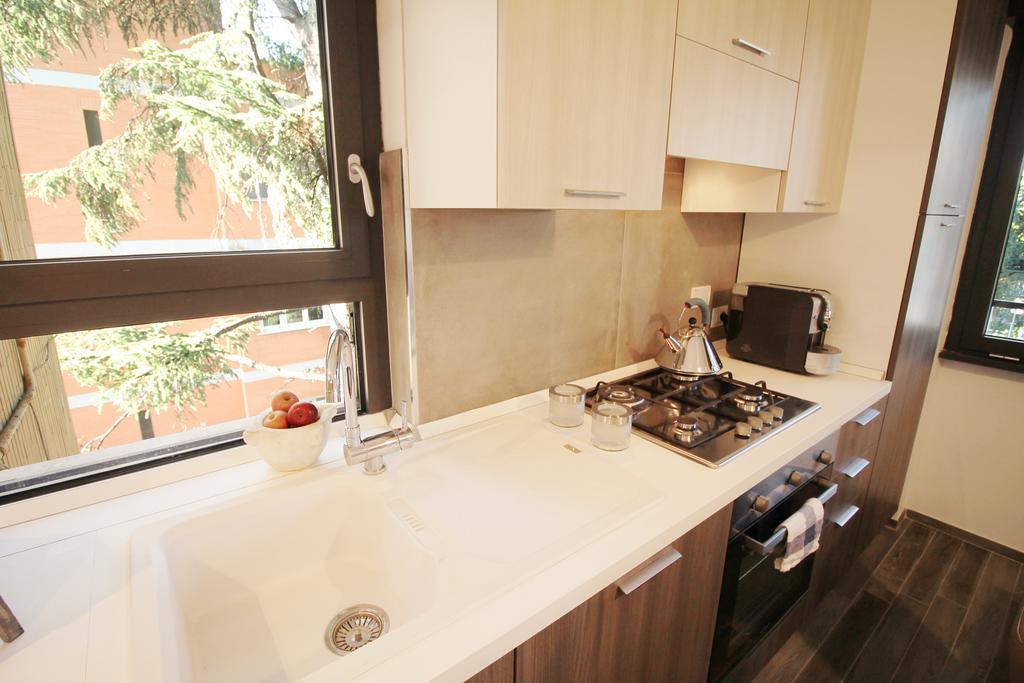Eur Bright Spacious Terraced Apartment With Private Parking Only For Small Cars Rome Buitenkant foto