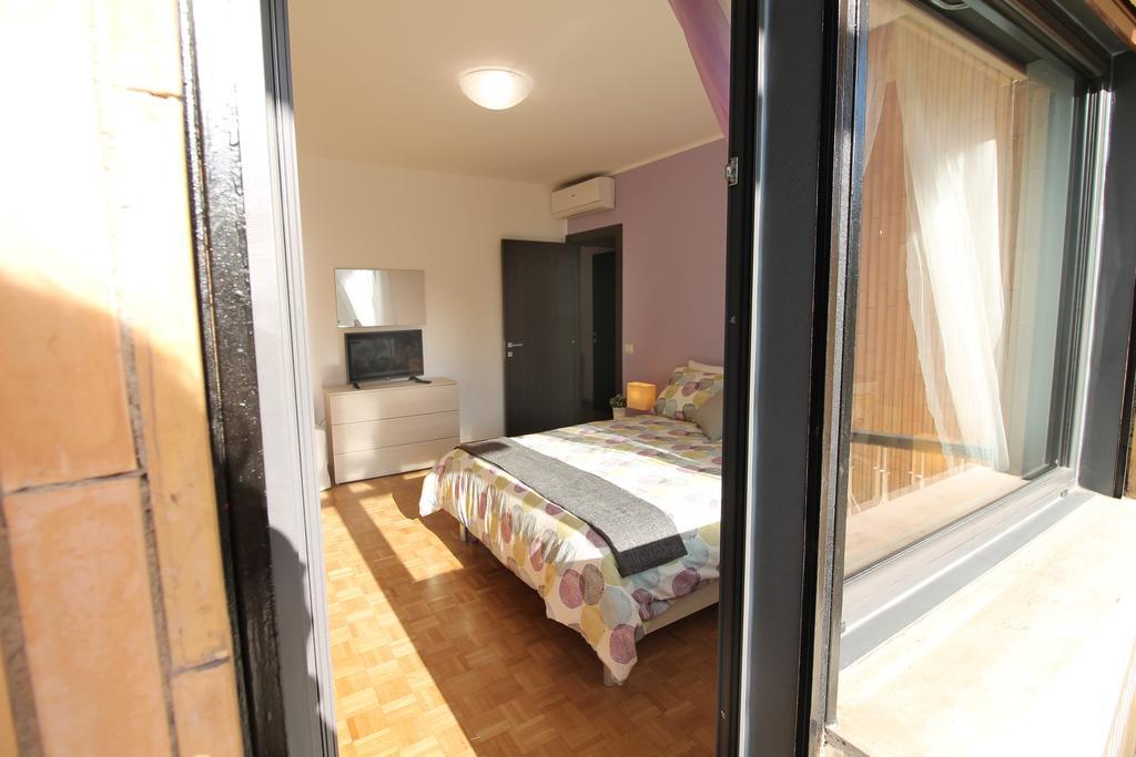 Eur Bright Spacious Terraced Apartment With Private Parking Only For Small Cars Rome Buitenkant foto