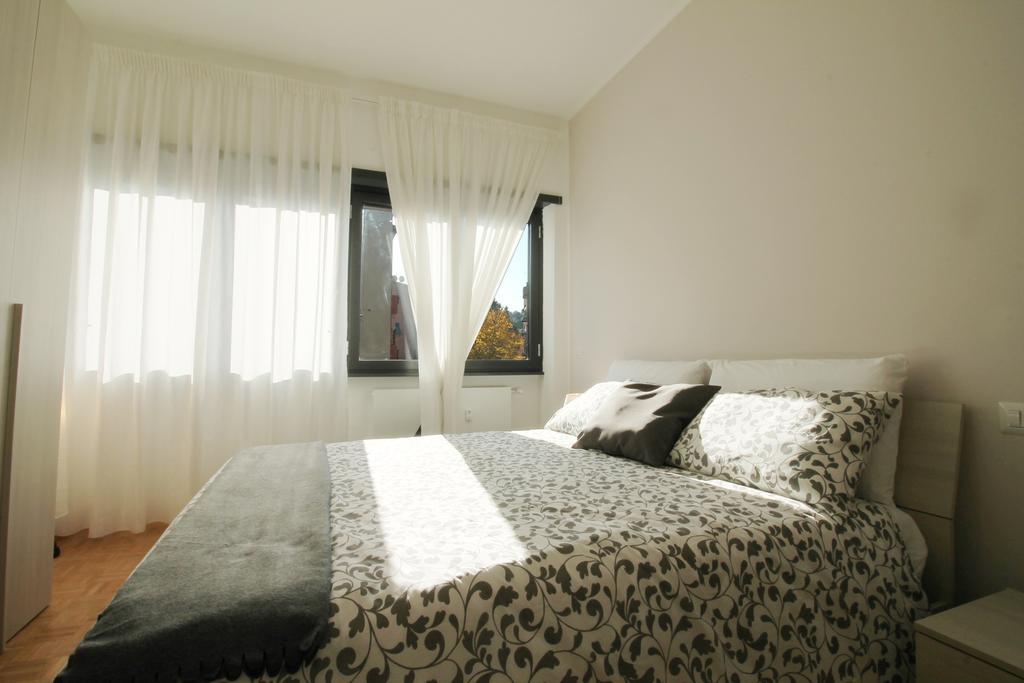 Eur Bright Spacious Terraced Apartment With Private Parking Only For Small Cars Rome Buitenkant foto